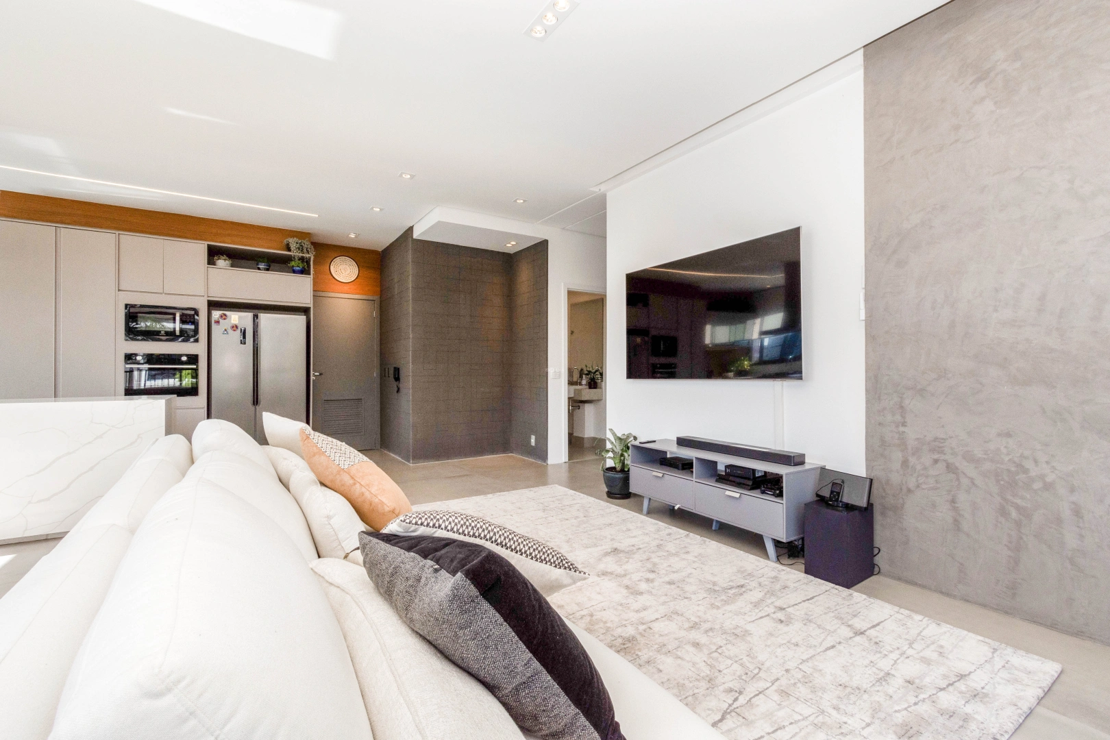 Apartamento moderno, com living amplo e iluminação natural - Imagem 5
