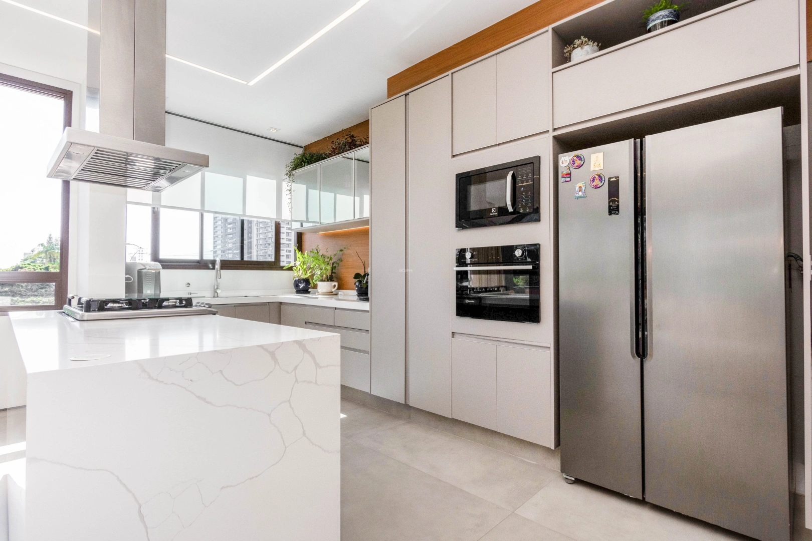 Apartamento moderno, com living amplo e iluminação natural - Imagem 8