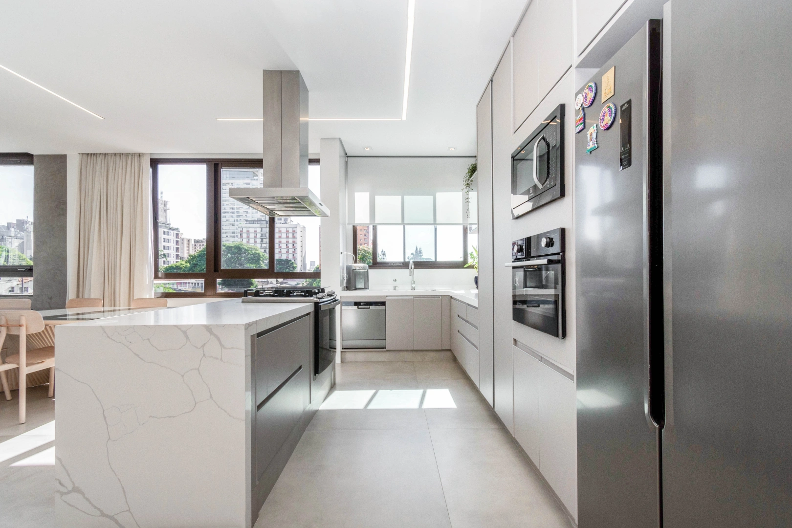 Apartamento moderno, com living amplo e iluminação natural - Imagem 9