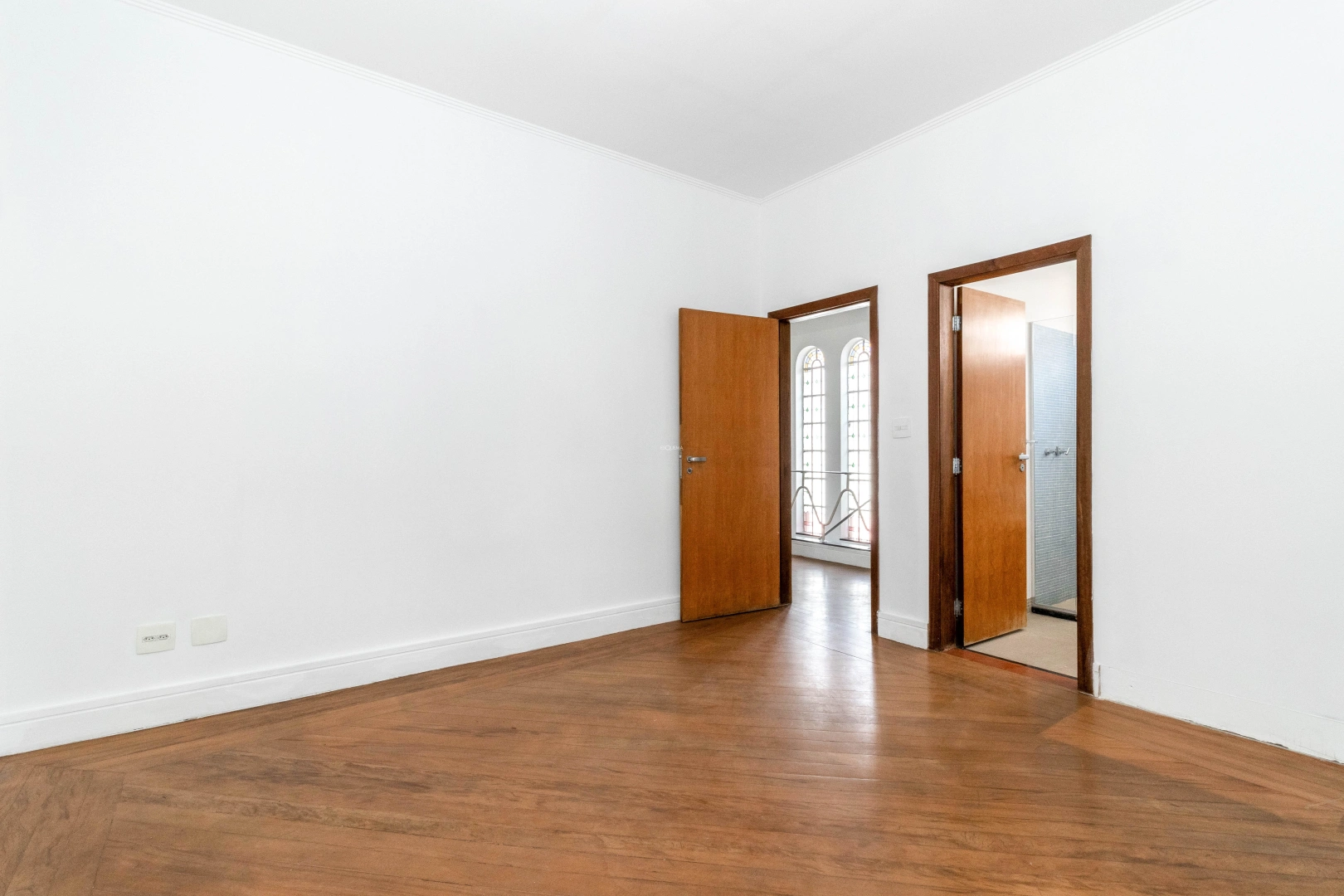 Casa com potencial para modernização, em localização privilegiada - Imagem 14