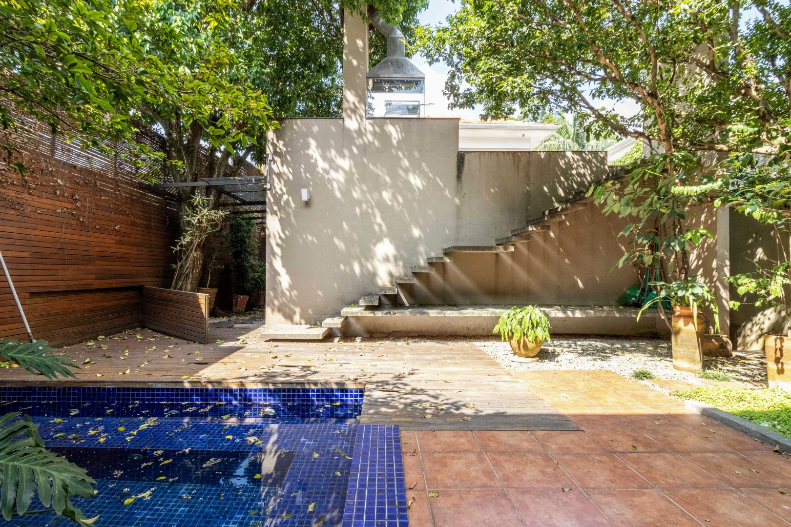 Casa com potencial para modernização, em localização privilegiada - Imagem 3