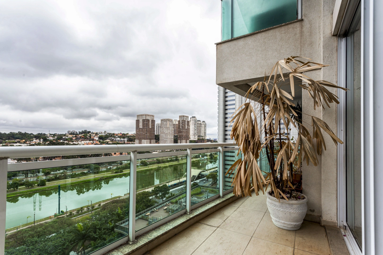 Apartamento Duplex em andar alto - Imagem 3