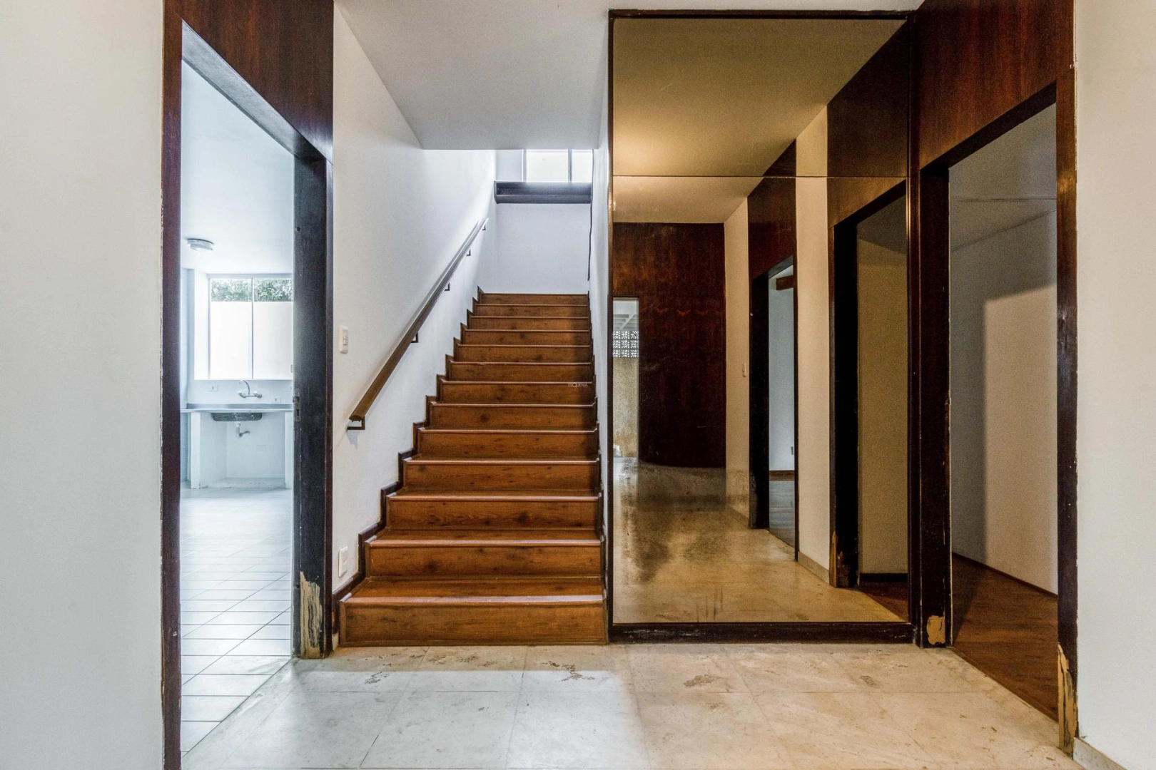 Casa ampla com manutenção realizada recentemente - Imagem 10