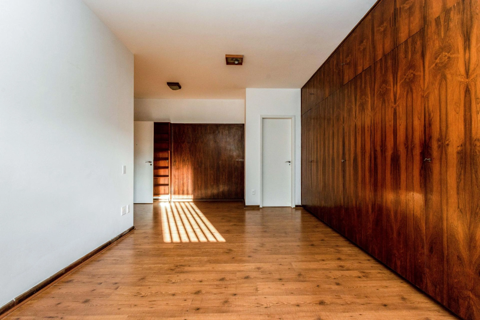 Casa ampla com manutenção realizada recentemente - Imagem 13