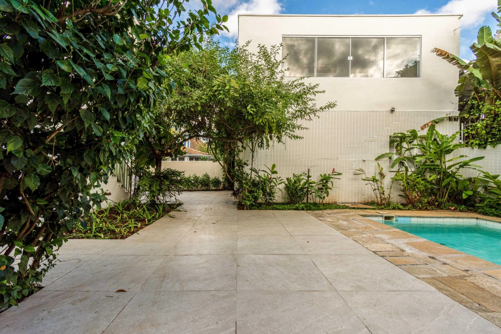 Casa ampla com manutenção realizada recentemente - Imagem 4