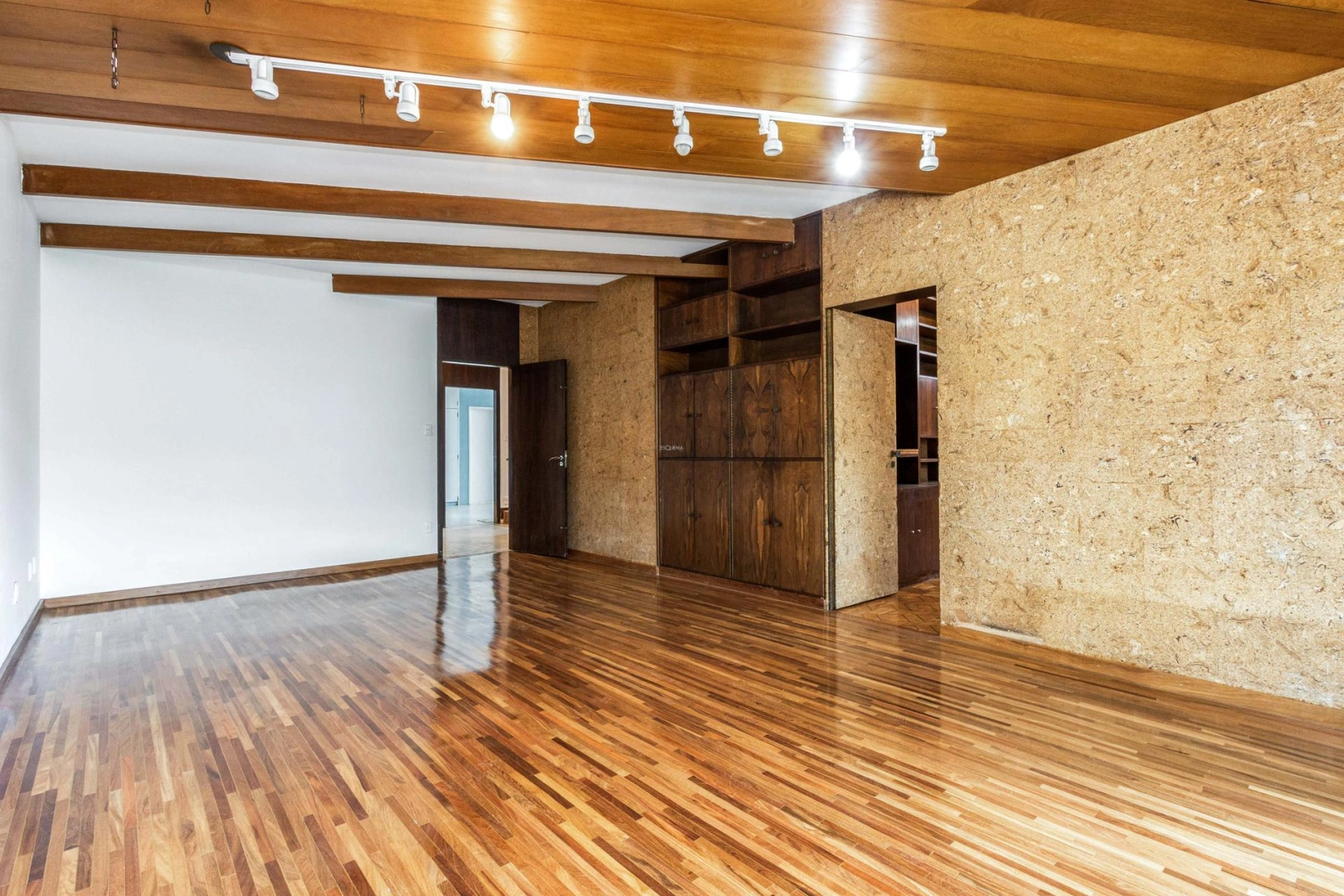 Casa ampla com manutenção realizada recentemente - Imagem 8