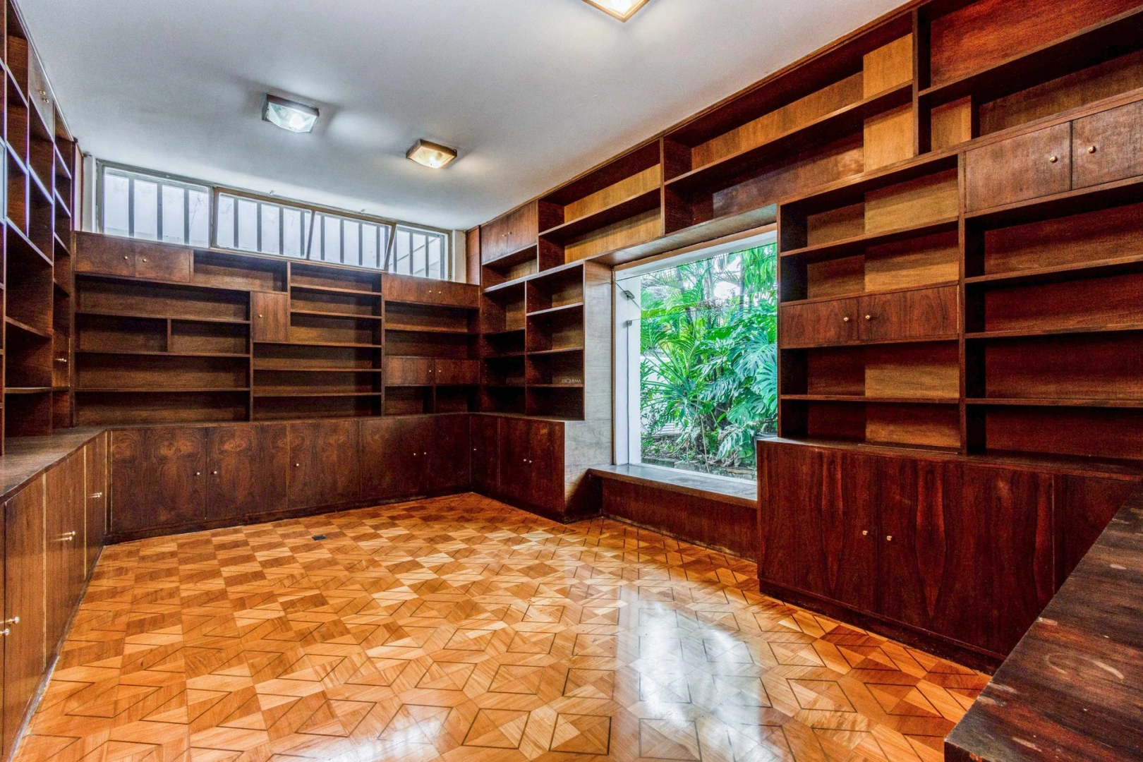Casa ampla com manutenção realizada recentemente - Imagem 9