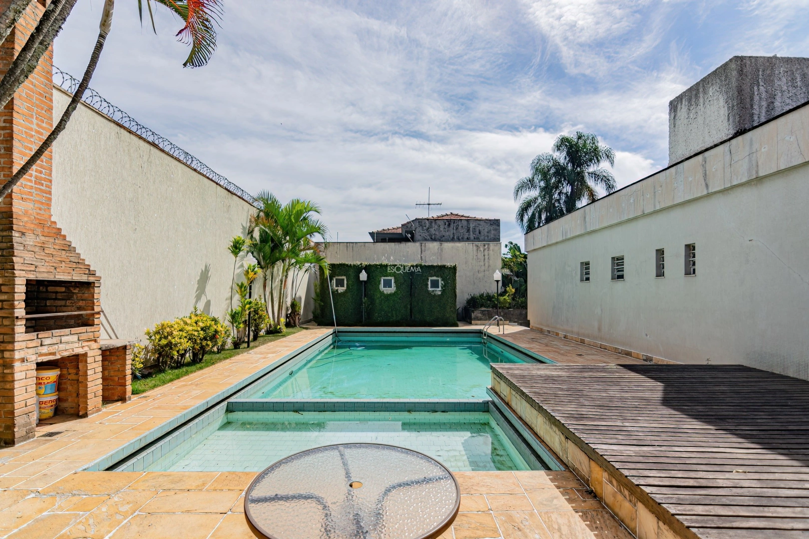 Casa e bem localizada para modernização - Imagem 2