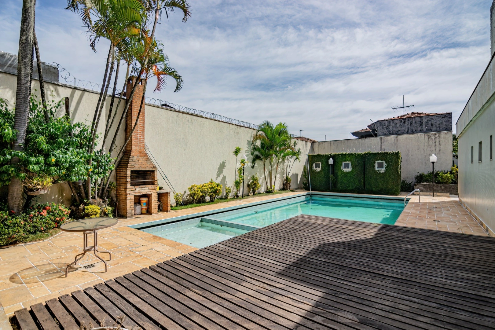 Casa e bem localizada para modernização - Imagem 3
