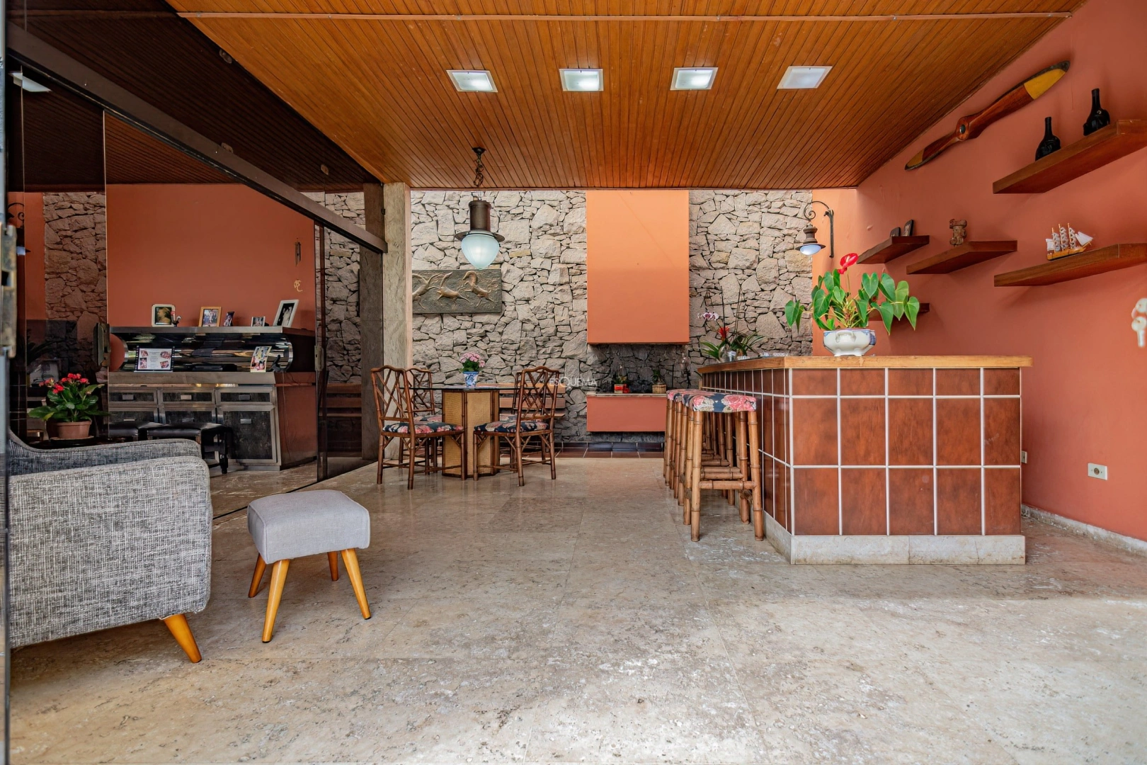 Casa e bem localizada para modernização - Imagem 7