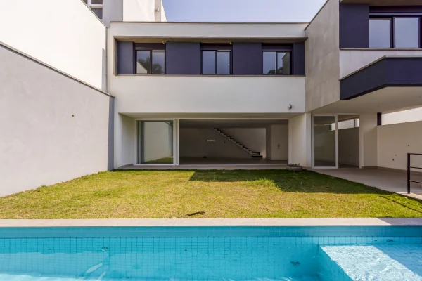 Casa nova em condomínio fechado