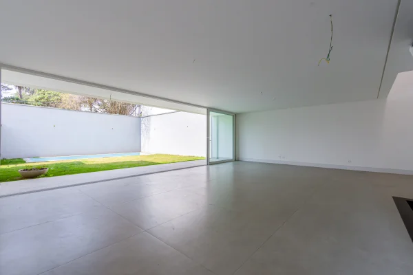 Casa nova em condomínio fechado