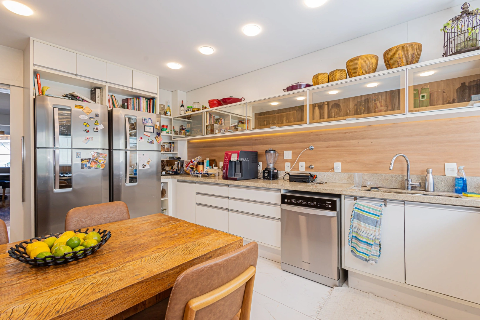 Casa moderna em condomínio fechado - Imagem 12