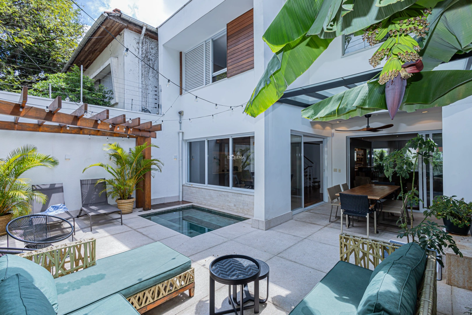 Casa moderna em condomínio fechado - Imagem 1