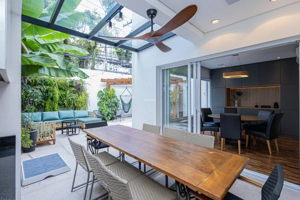 Casa moderna em condomínio fechado