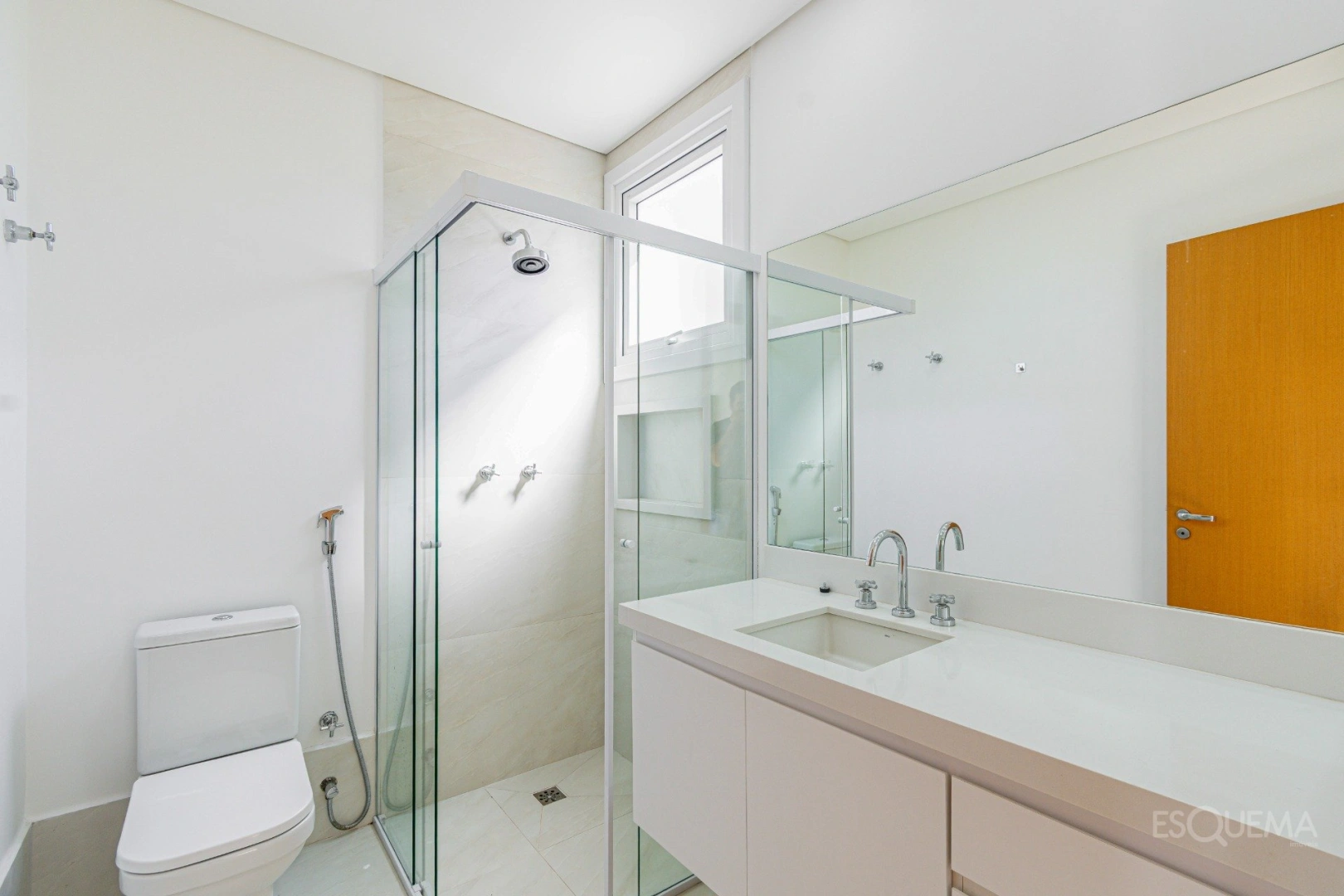 Casa em condomínio com piscina e ambientes integrados - Imagem 11