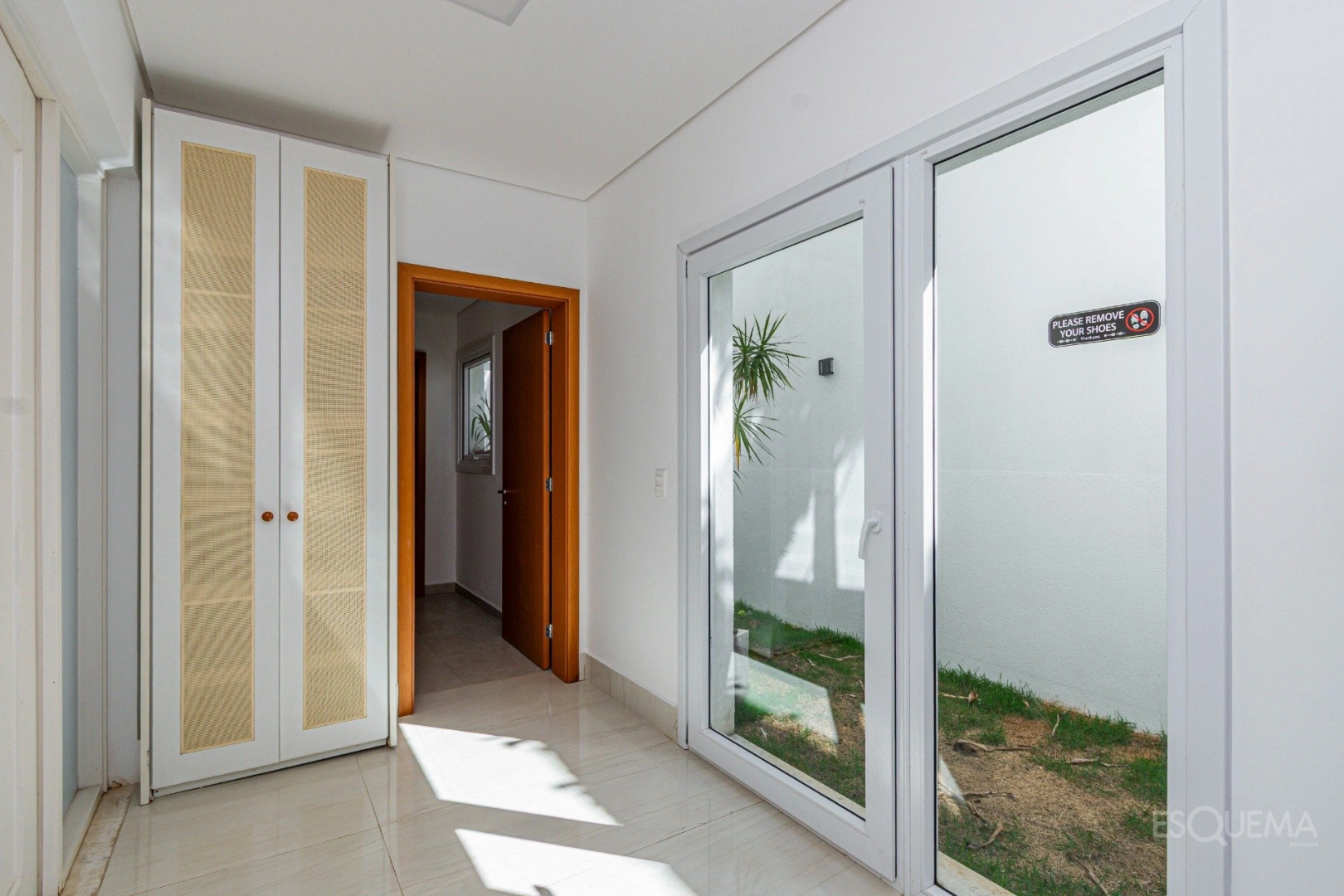 Casa em condomínio com piscina e ambientes integrados - Imagem 13