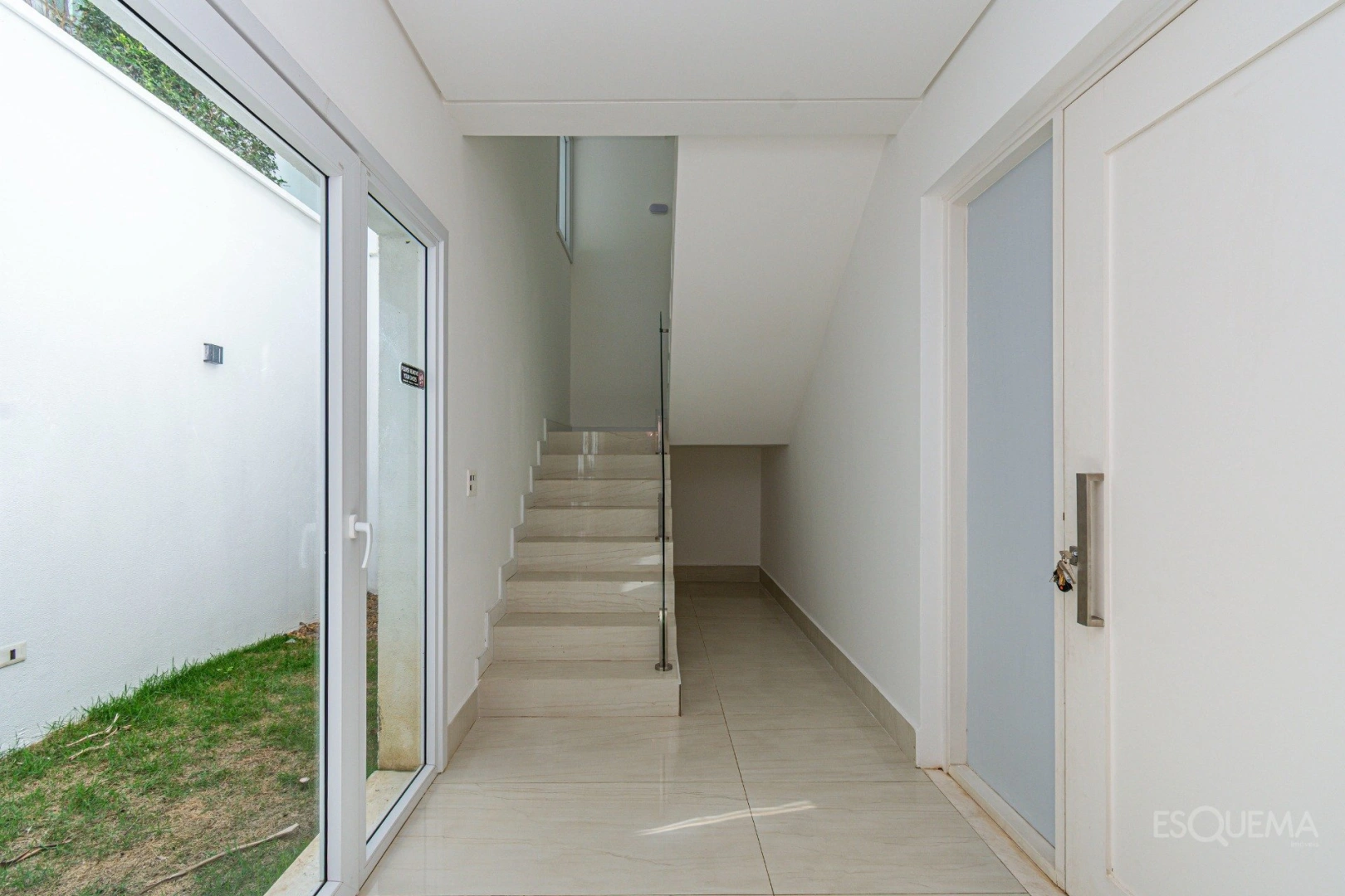 Casa em condomínio com piscina e ambientes integrados - Imagem 14