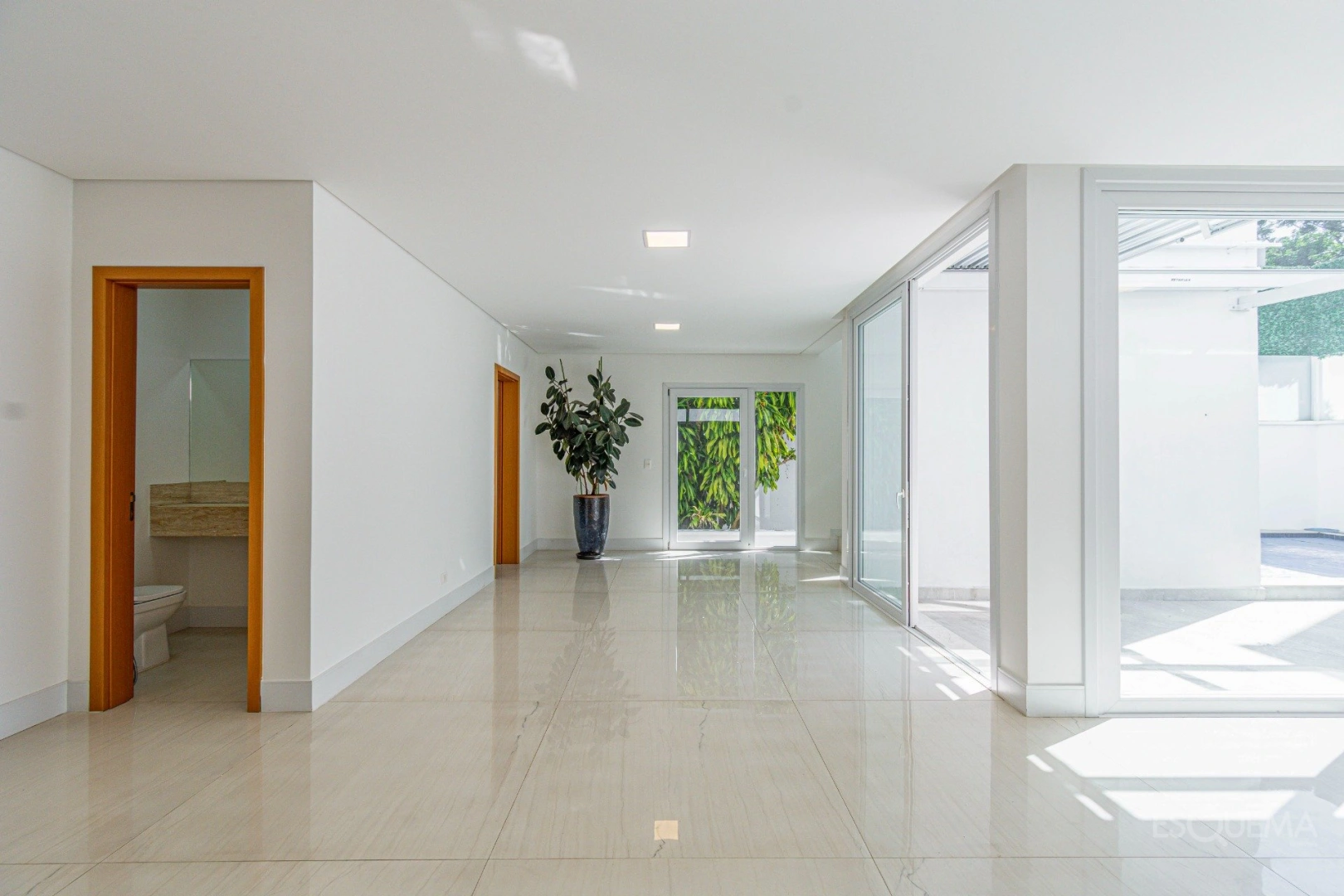 Casa em condomínio com piscina e ambientes integrados - Imagem 3