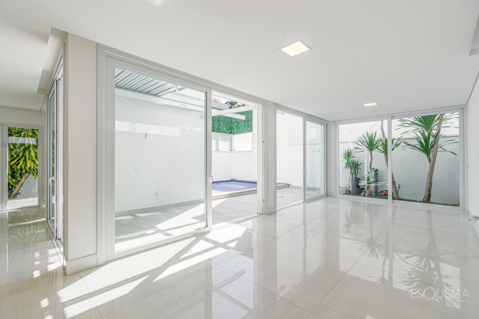 Casa em condomínio com piscina e ambientes integrados - Imagem 4