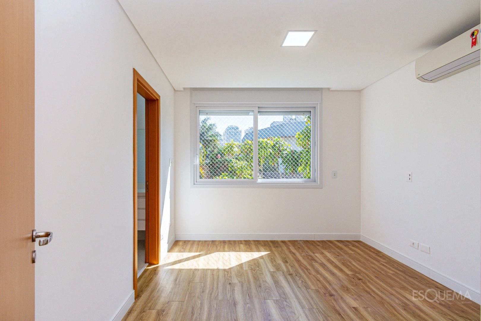 Casa em condomínio com piscina e ambientes integrados - Imagem 9