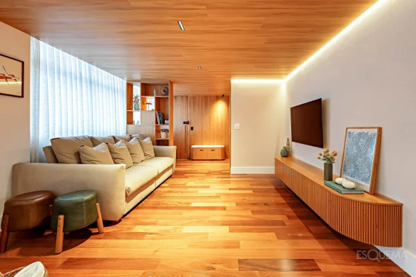 Apartamento com varanda na Rua Oscar Freire