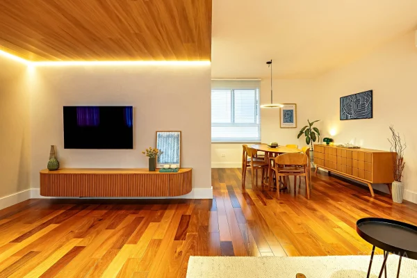 Apartamento com varanda na Rua Oscar Freire