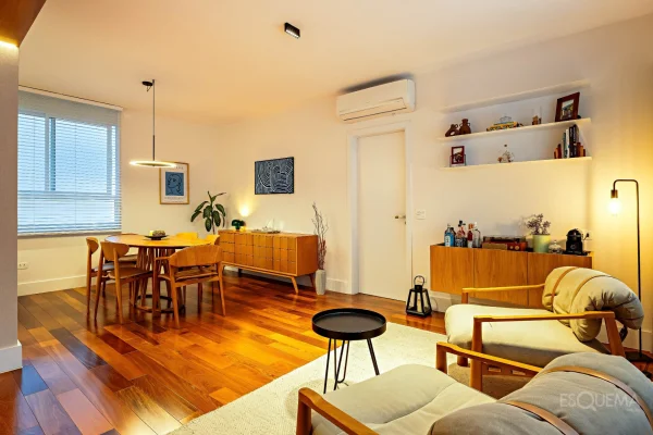 Apartamento com varanda na Rua Oscar Freire