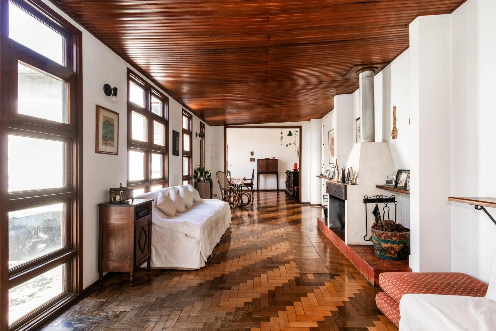 Casa com grande potencial para reforma - Imagem 12