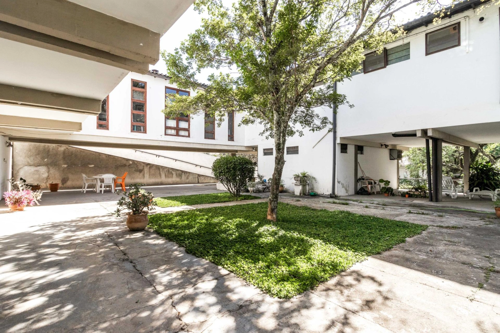 Casa com grande potencial para reforma - Imagem 3