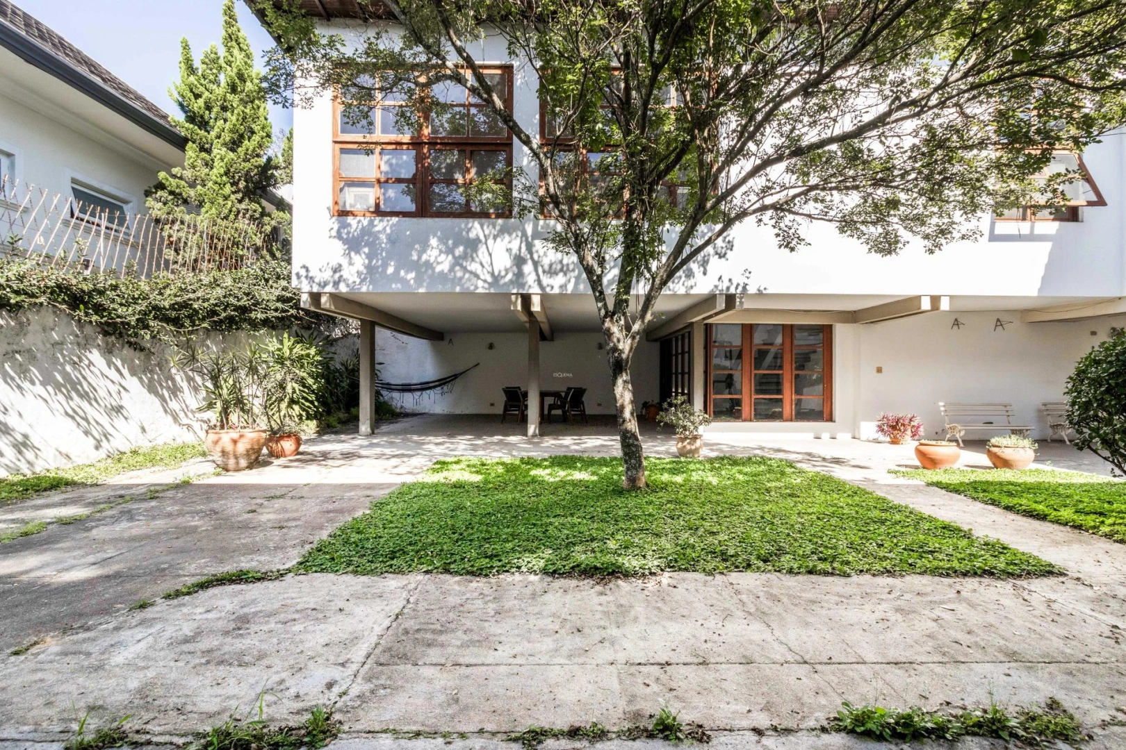 Casa com grande potencial para reforma - Imagem 4