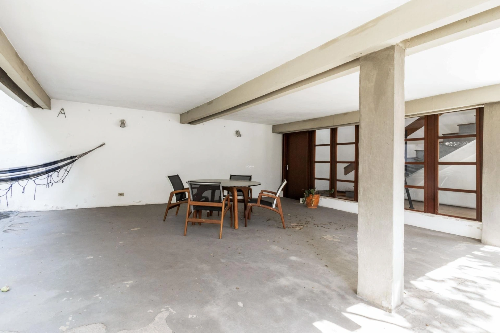 Casa com grande potencial para reforma - Imagem 5