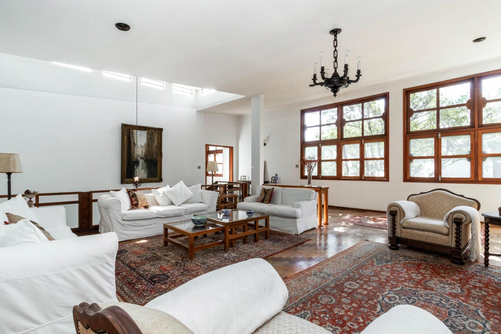 Casa com grande potencial para reforma - Imagem 6