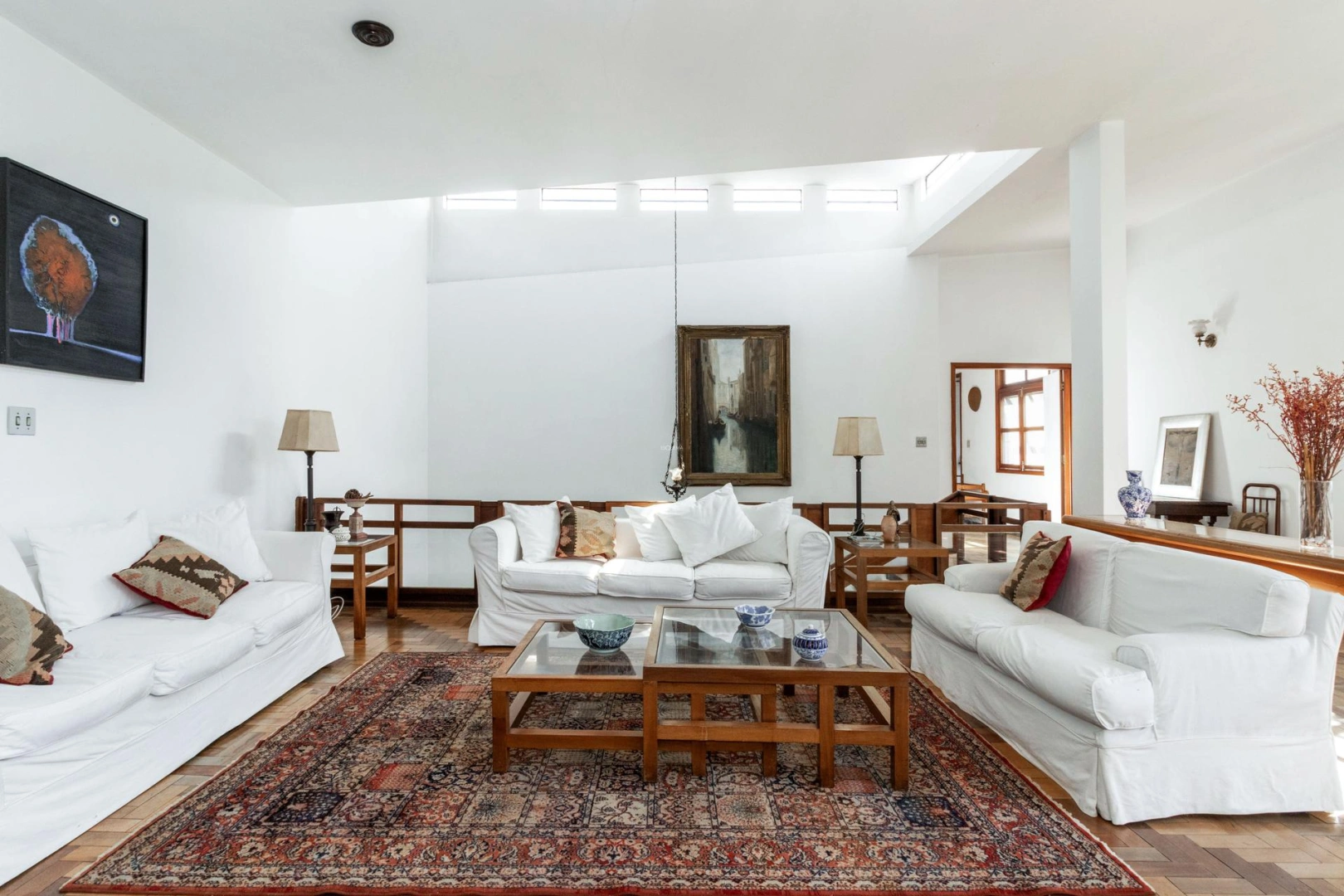 Casa com grande potencial para reforma - Imagem 8