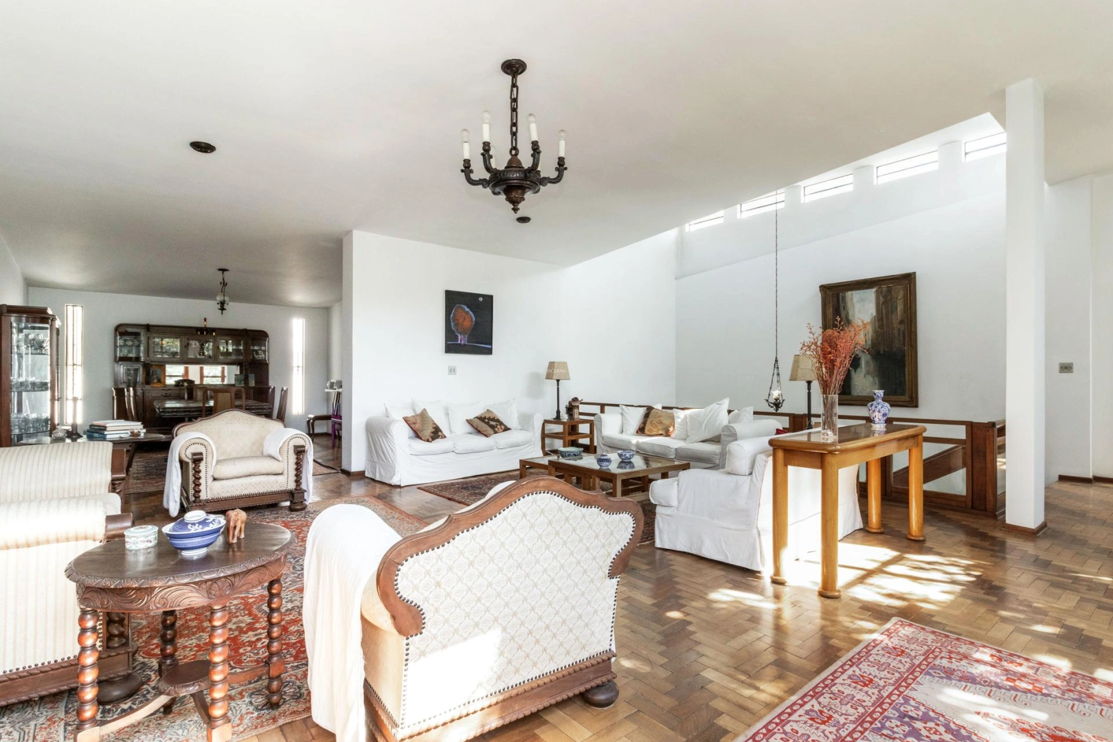 Casa com grande potencial para reforma - Imagem 9
