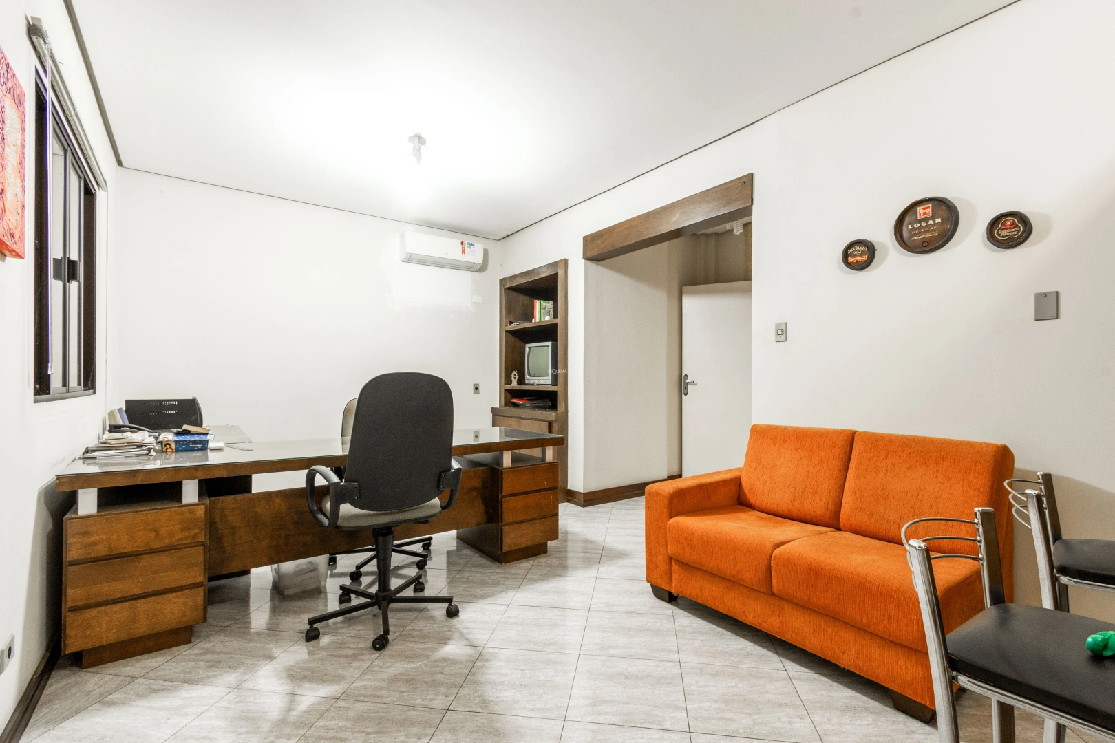 Casa bem localizada para modernização - Imagem 11