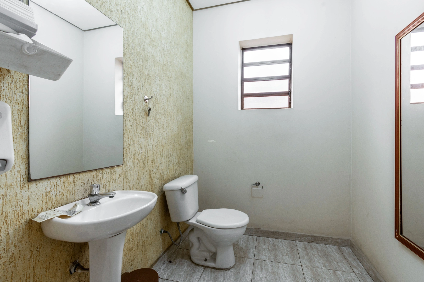 Casa bem localizada para modernização - Imagem 7