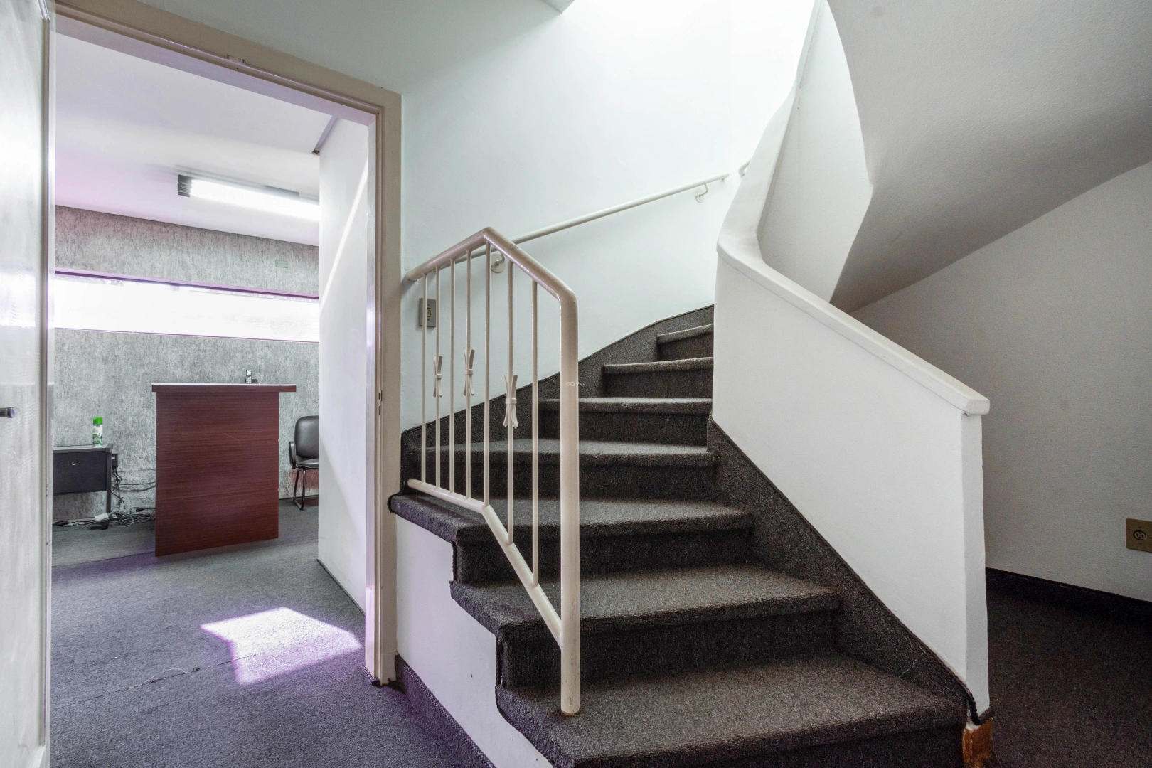 Casa bem localizada para modernização - Imagem 8