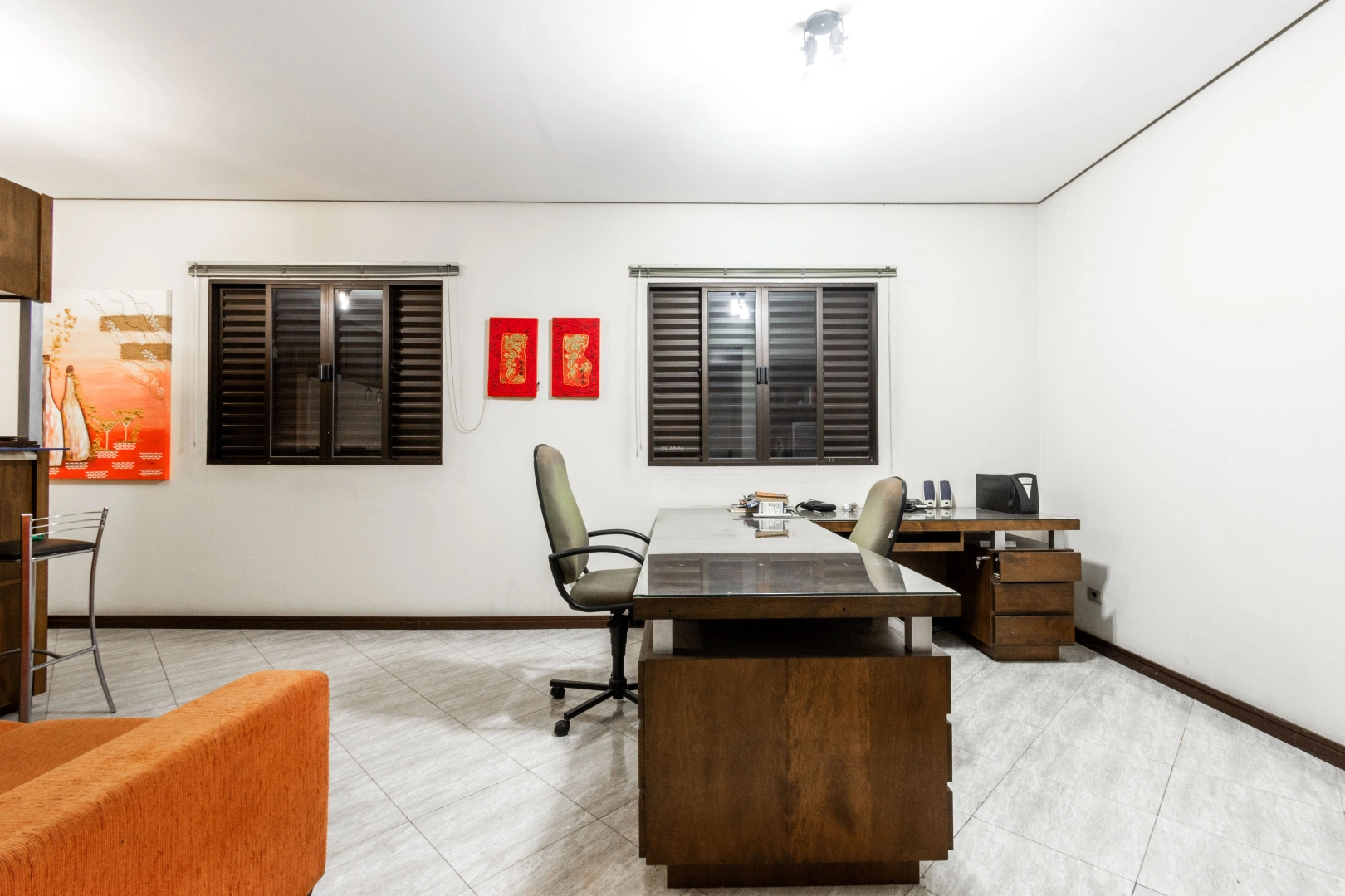 Casa bem localizada para modernização - Imagem 9