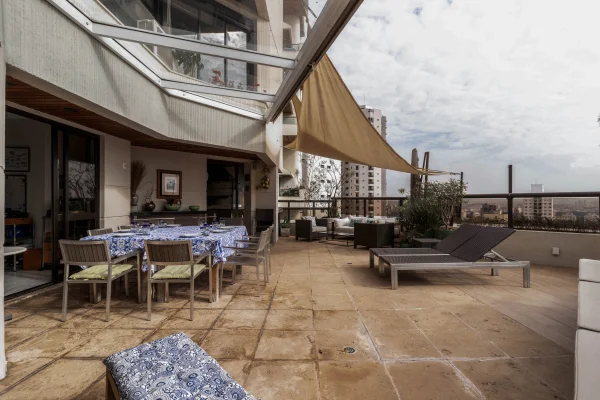 Cobertura duplex próxima de escolas renomadas
