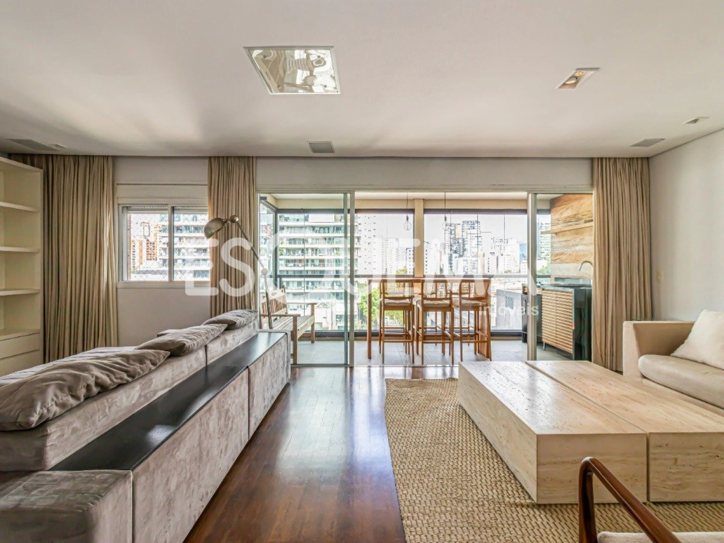 Apartamento reformado em rua tranquila da Vila Nova Conceição - Imagem 1