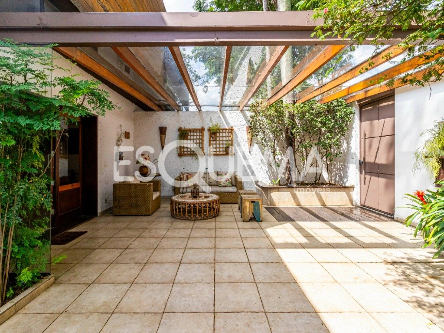 Casa com piscina em rua fechada na Cidade Jardim - Imagem 10