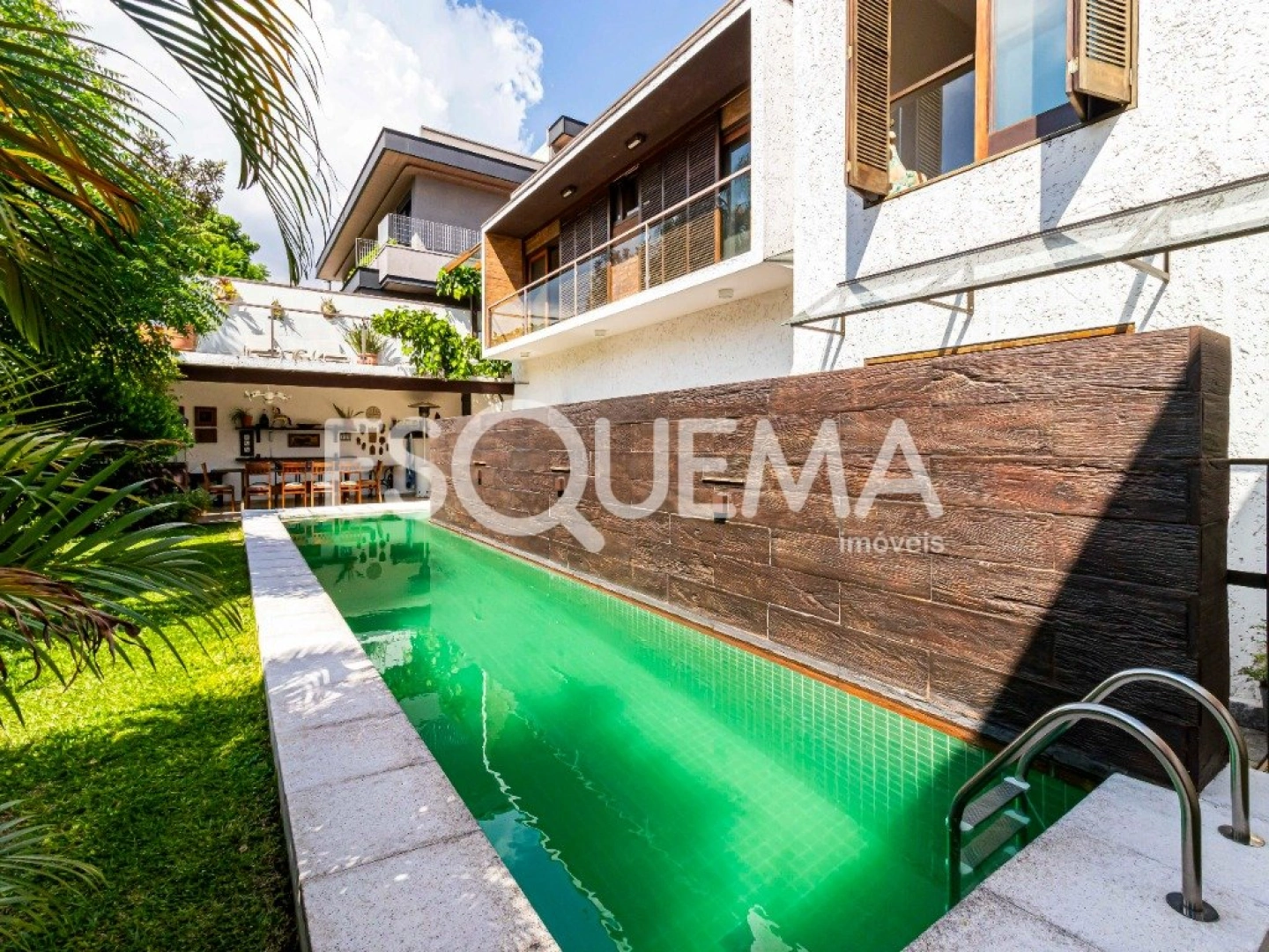 Casa com piscina em rua fechada na Cidade Jardim - Imagem 1
