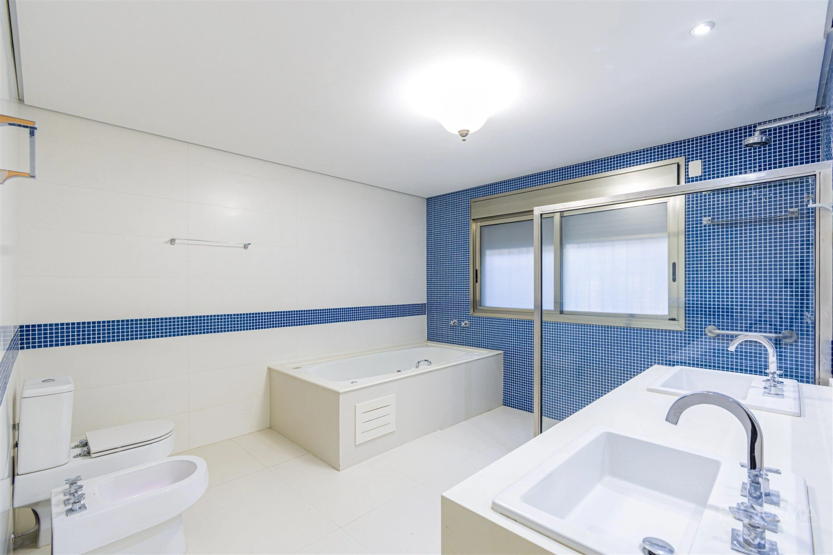 Casa de condomínio iluminada, ensolarada no Jardim Europa - Imagem 12