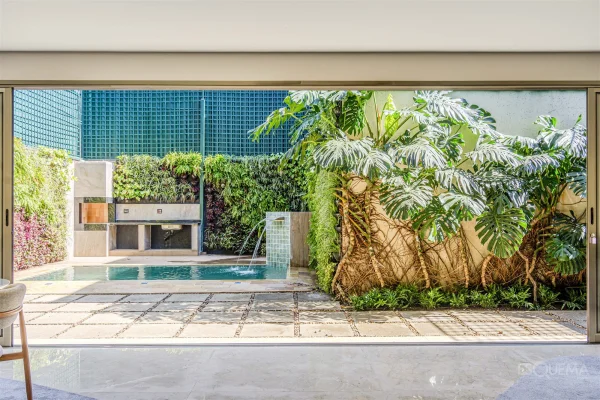 Casa de condomínio iluminada, ensolarada no Jardim Europa
