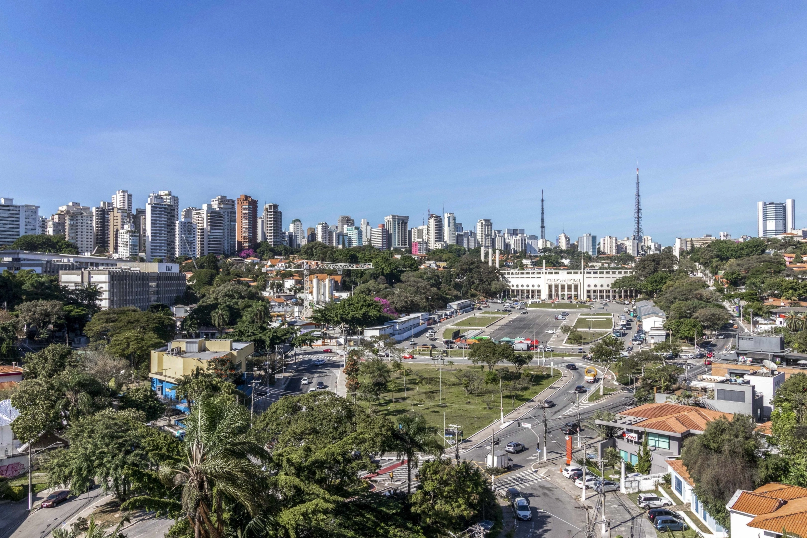 Casa com vista permanente para o Vale do Pacaembu - Imagem 2