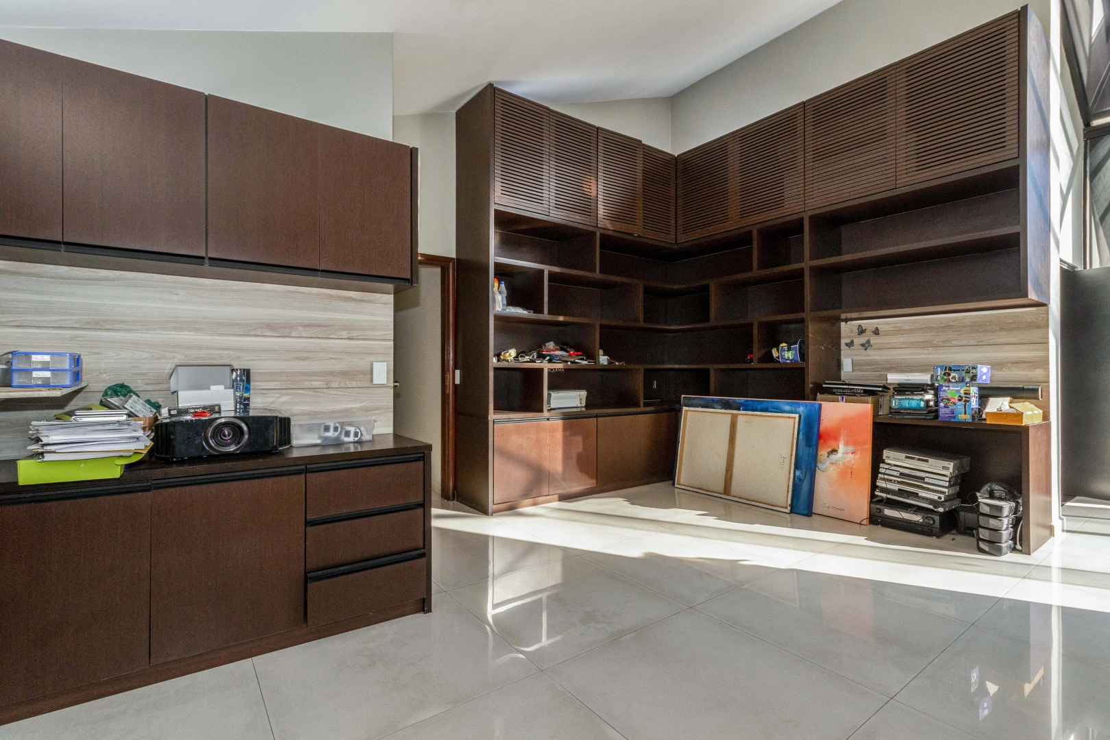 Casa com terreno amplo em localização privilegiada - Imagem 11