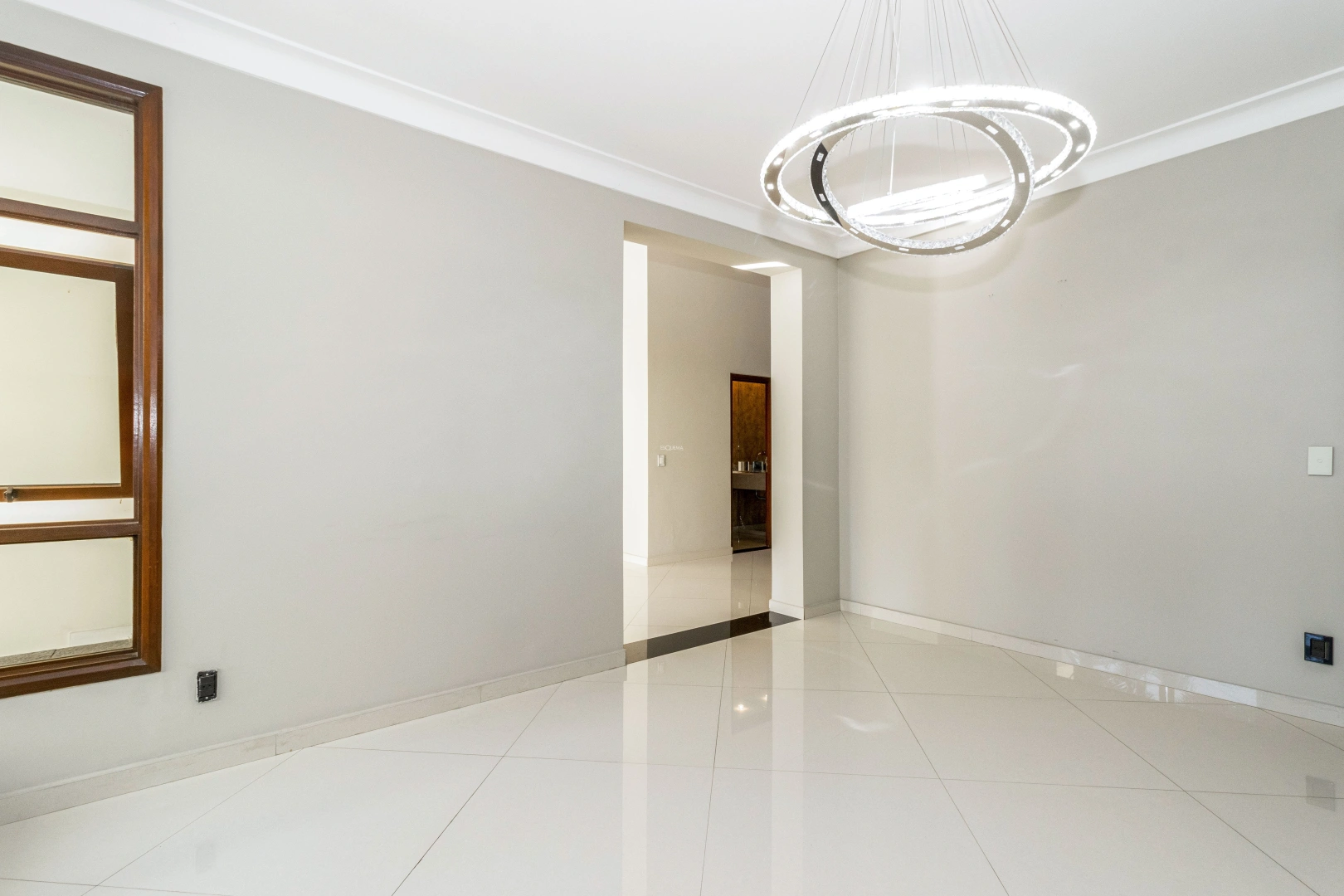 Casa com terreno amplo em localização privilegiada - Imagem 3