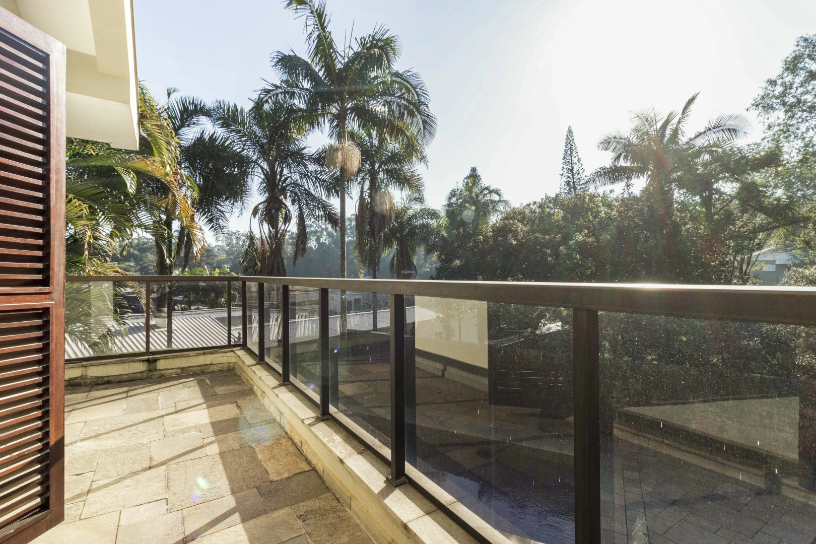 Casa com terreno amplo em localização privilegiada - Imagem 6