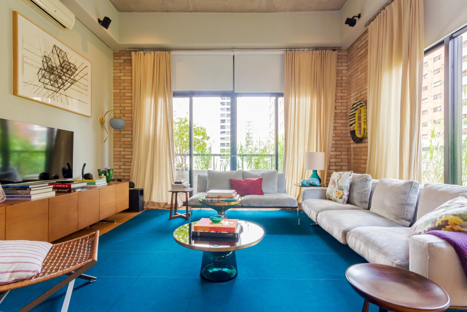 Apartamento em edifício projetado pelo arquiteto João Armentano - Imagem 1